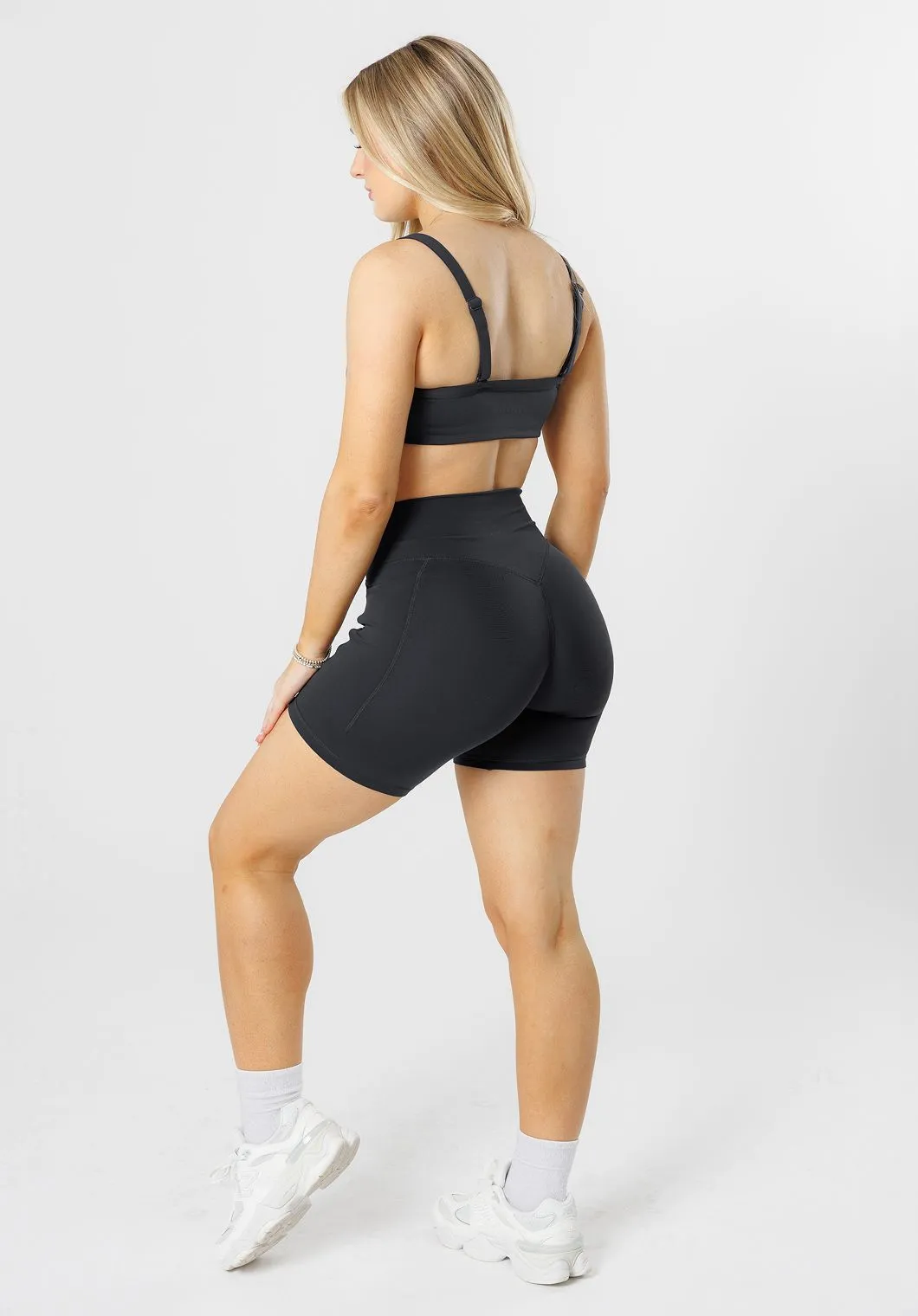 Reluna Empower Sculptseam?  Plus Pocket Short 6?? Black