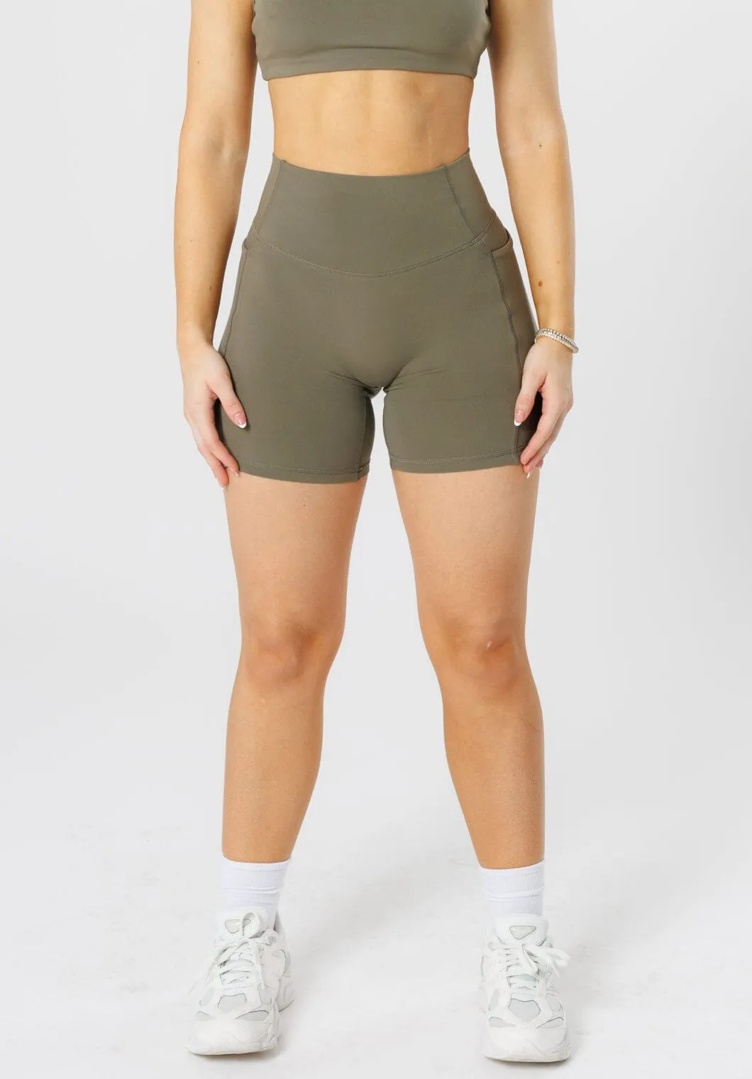 Reluna Empower Sculptseam?  Plus Pocket Short 6?? Everglades