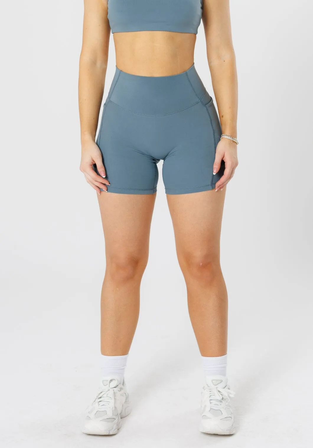 Reluna Empower Sculptseam?  Plus Pocket Short 6?? Slate