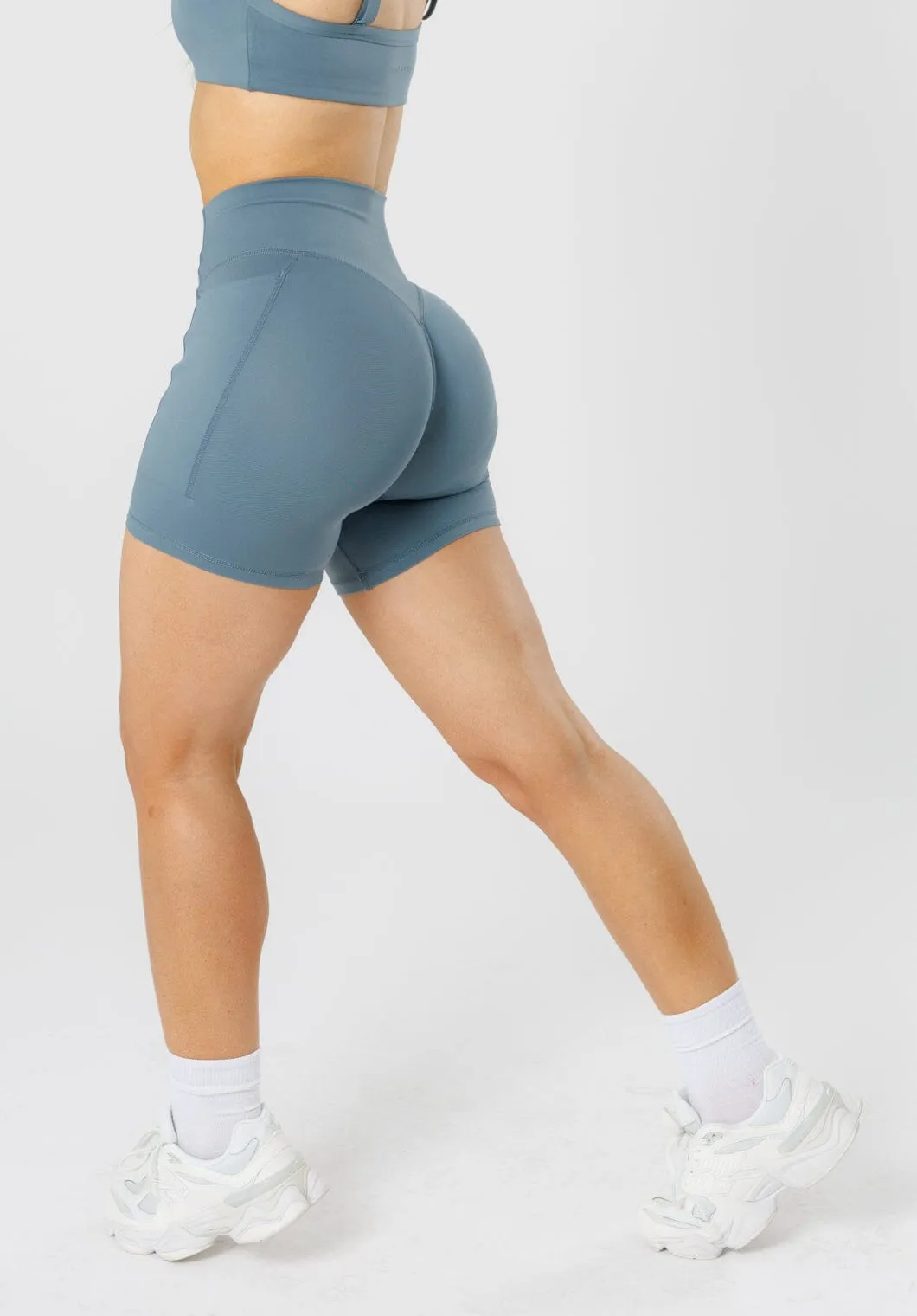 Reluna Empower Sculptseam?  Plus Pocket Short 6?? Slate
