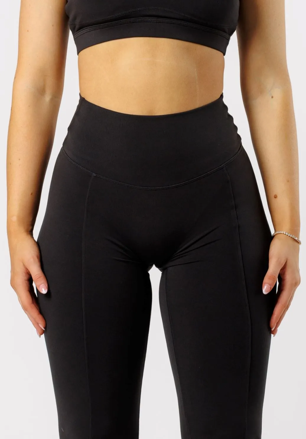 Reluna? Front Slit Sculptseam? Flare Leggings 31" Black